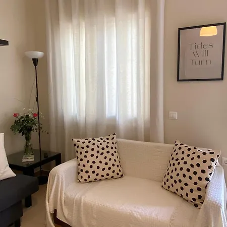 Homey Getaway Apartments, Erotokritos Apartment *